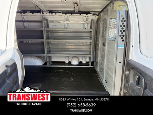 Used 2017 Chevrolet Express 3500 RWD image 11
