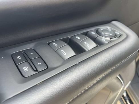 Used 2022 Chevrolet Tahoe LT w/ Luxury Package RWD image 15