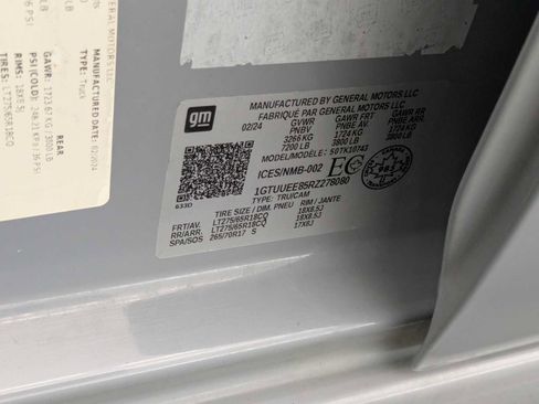 Used 2024 GMC Sierra 1500 AT4 w/ Technology Package image 34