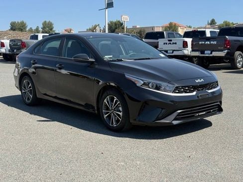 Used 2024 Kia Forte LXS w/ LXS Technology Package FWD image 4