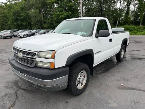 Used 2005 Chevrolet Silverado 2500 W/T AWD/4WD image 1