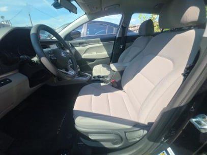 Used 2020 Hyundai Elantra SE FWD image 10