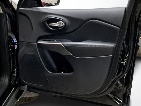 Used 2022 Jeep Cherokee Limited image 28