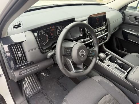 Used 2024 Nissan Pathfinder SV FWD image 12