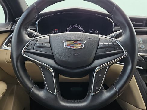 Used 2019 Cadillac XT5 FWD image 18