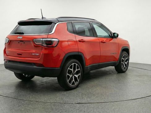 Used 2025 Jeep Compass Limited AWD/4WD image 7