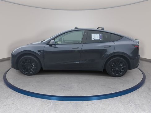 Used 2024 Tesla Model Y Long Range AWD/4WD image 8