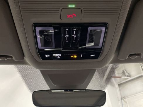 Used 2024 Volkswagen Atlas Peak Edition SE image 27