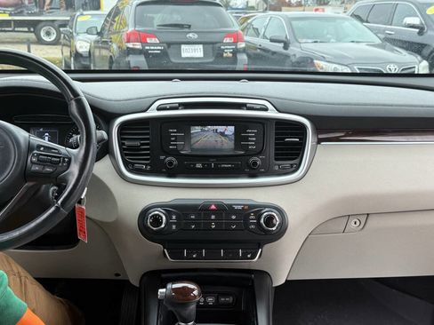 Used 2016 Kia Sorento LX w/ LX Convenience Package image 13
