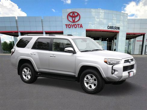 Certified 2024 Toyota 4Runner SR5 Premium image 2