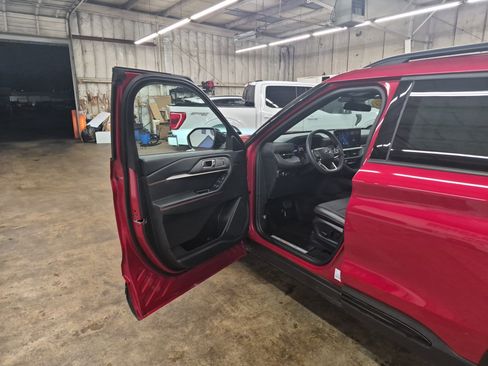 Used 2025 Ford Explorer ST-Line image 9