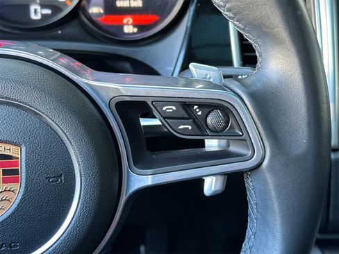 Used 2018 Porsche Macan image 25