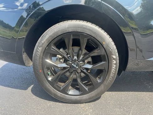 Used 2023 Kia Sorento SX FWD image 9