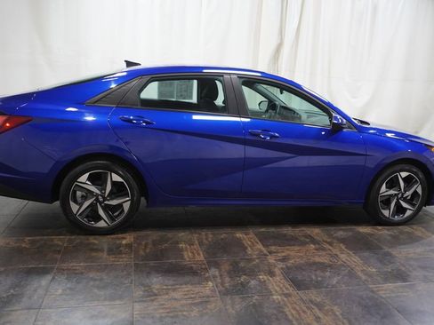 Used 2023 Hyundai Elantra SEL w/ Convenience Package FWD image 4