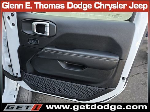 Used 2023 Jeep Wrangler Sahara image 36