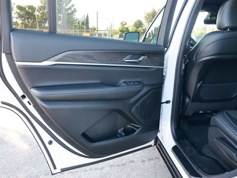 New 2026 Jeep Grand Cherokee L 2WD image 31