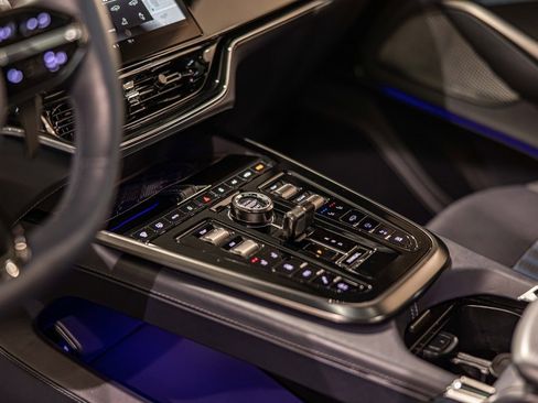 Used 2025 Aston Martin DBX 707 image 23