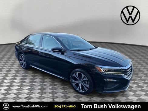 Certified 2020 Volkswagen Passat 2.0T SEL image 1