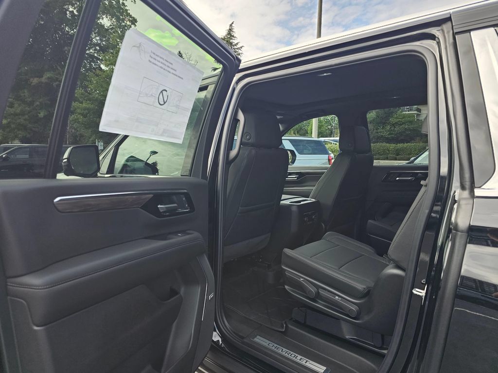 New 2026 Chevrolet Suburban LT w/ Comfort Package AWD/4WD image 19