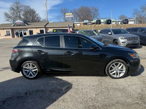 Used 2017 Lexus CT 200h w/ Navigation System Package image 2