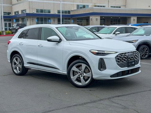 Used 2025 Audi Q5 Premium Plus w/ Premium Plus image 3