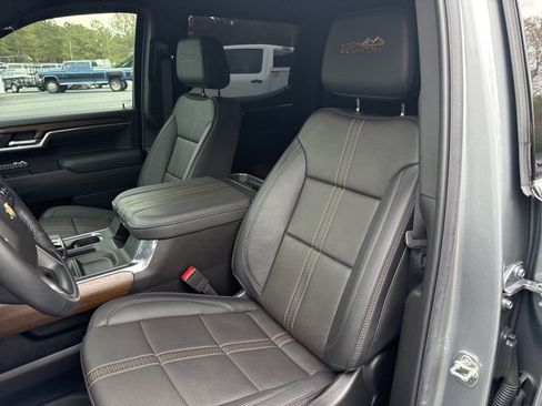 Used 2025 Chevrolet Silverado 1500 High Country image 9