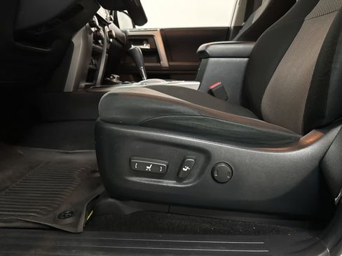 Used 2022 Toyota 4Runner SR5 AWD/4WD image 32