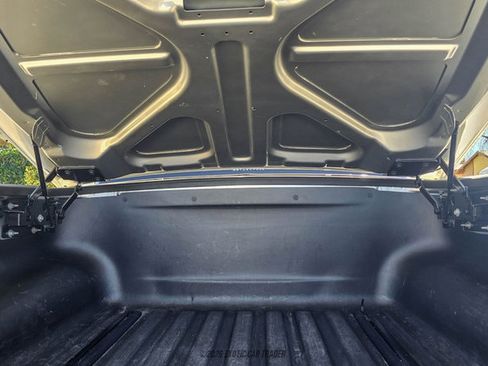 Used 2005 Chevrolet SSR image 97