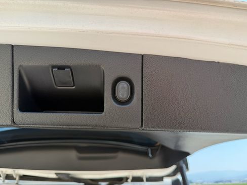 Used 2019 Chevrolet Tahoe Premier AWD/4WD image 36