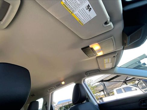 Used 2025 Nissan Pathfinder SV image 13