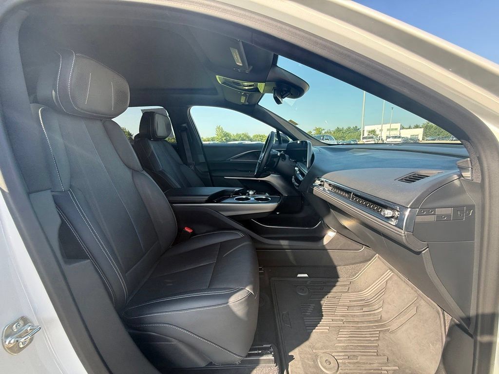 Certified 2024 Cadillac Lyriq Sport AWD/4WD image 34
