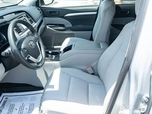 Used 2019 Toyota Highlander LE FWD image 15