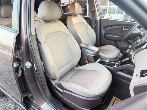 Used 2015 Hyundai Tucson GLS w/ Option Group 02 FWD image 17