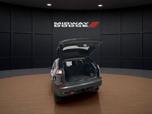 Used 2019 Jeep Cherokee Trailhawk image 20