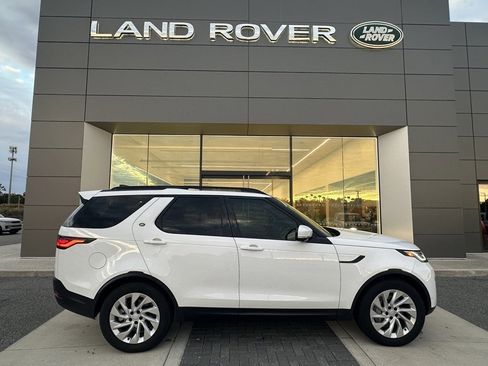 Used 2023 Land Rover Discovery S image 1