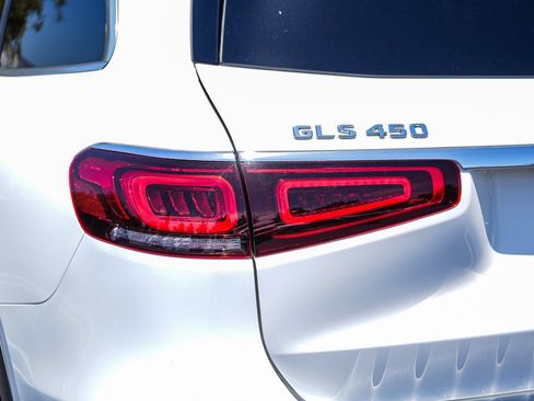 Used 2022 Mercedes-Benz GLS 450 4MATIC image 7