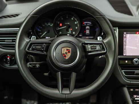 Certified 2025 Porsche Macan image 14