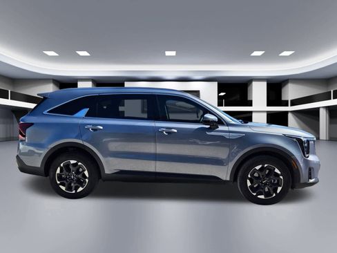 Certified 2025 Kia Sorento S image 7