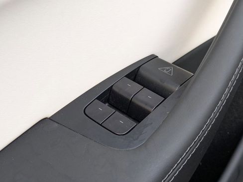 Used 2026 Tesla Model Y Long Range image 11