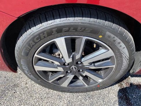 Used 2025 Nissan Versa SV FWD image 9