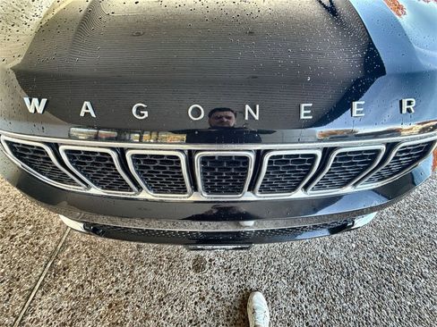 Used 2023 Jeep Wagoneer L Series III w/ Preferred Equipment Group image 29