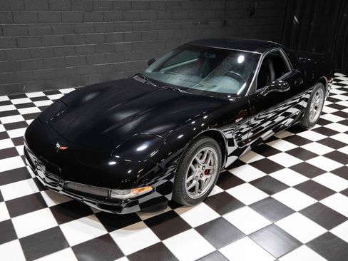 Used 2002 Chevrolet Corvette Z06 w/ Memory Pkg image 5
