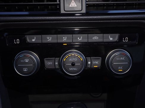 Used 2023 Volkswagen Taos SEL image 17