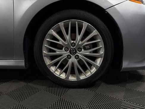 Used 2019 Toyota Camry XLE FWD image 9