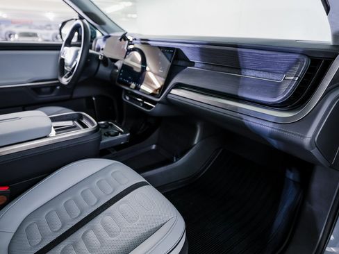 Used 2025 Rivian R1T Adventure image 29