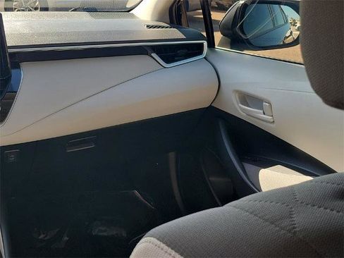 Used 2025 Toyota Corolla LE image 14