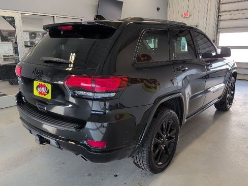 Used 2021 Jeep Grand Cherokee Altitude AWD/4WD image 5