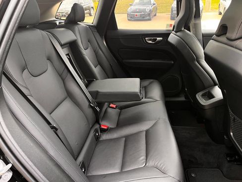 Used 2025 Volvo XC60 B5 Plus image 19