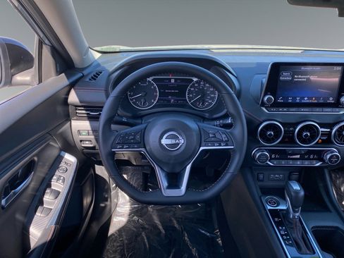 Used 2025 Nissan Sentra SR w/ Midnight Edition FWD image 12