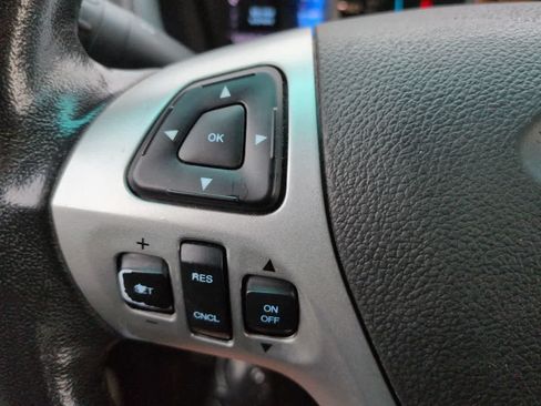 Used 2013 Ford Explorer XLT FWD image 23